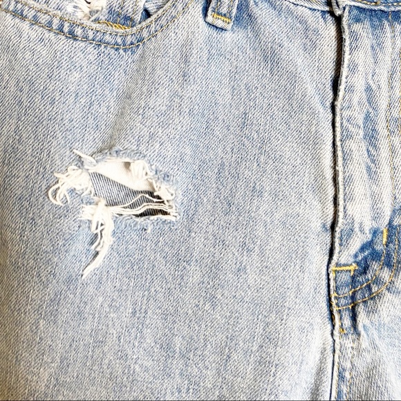 BDG | Mom High Rise Jean Shorts w/ Mild Distressing and Raw Hem Sz. 24 - Picture 6 of 9